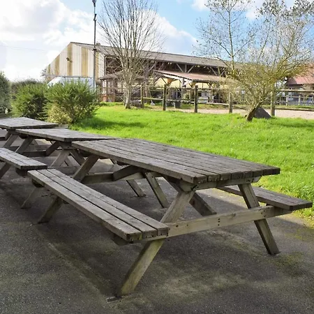 6 Bedroom Stunning In Janville Prázdninový dům Janville (Calvados)