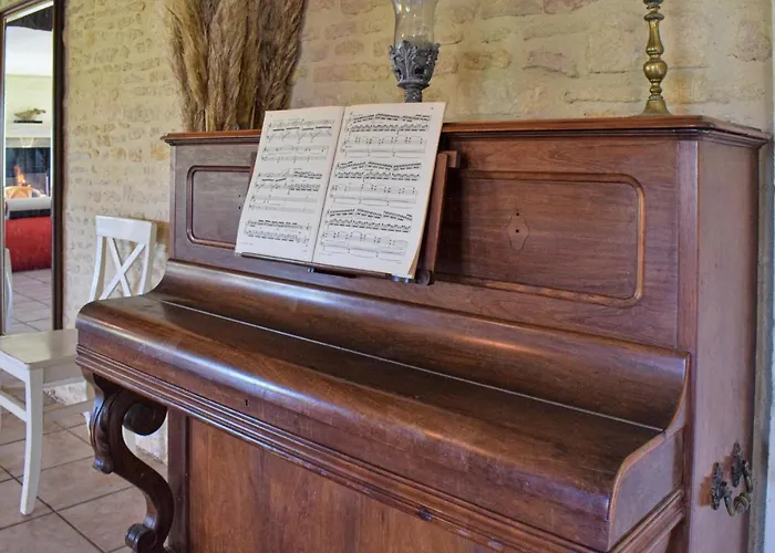 Vakantiehuis 6 Bedroom Stunning In Janville